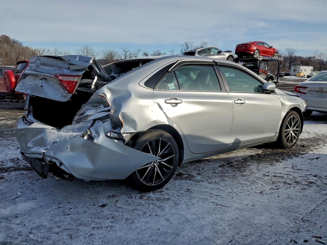 2017 Toyota Camry Le - Фото 3