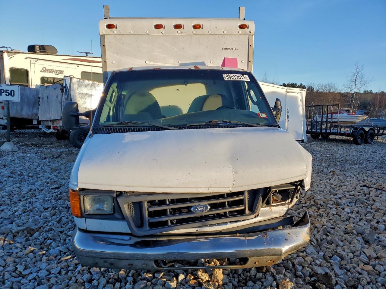 2005 Ford E350 Utility / Service Truck - Image 5