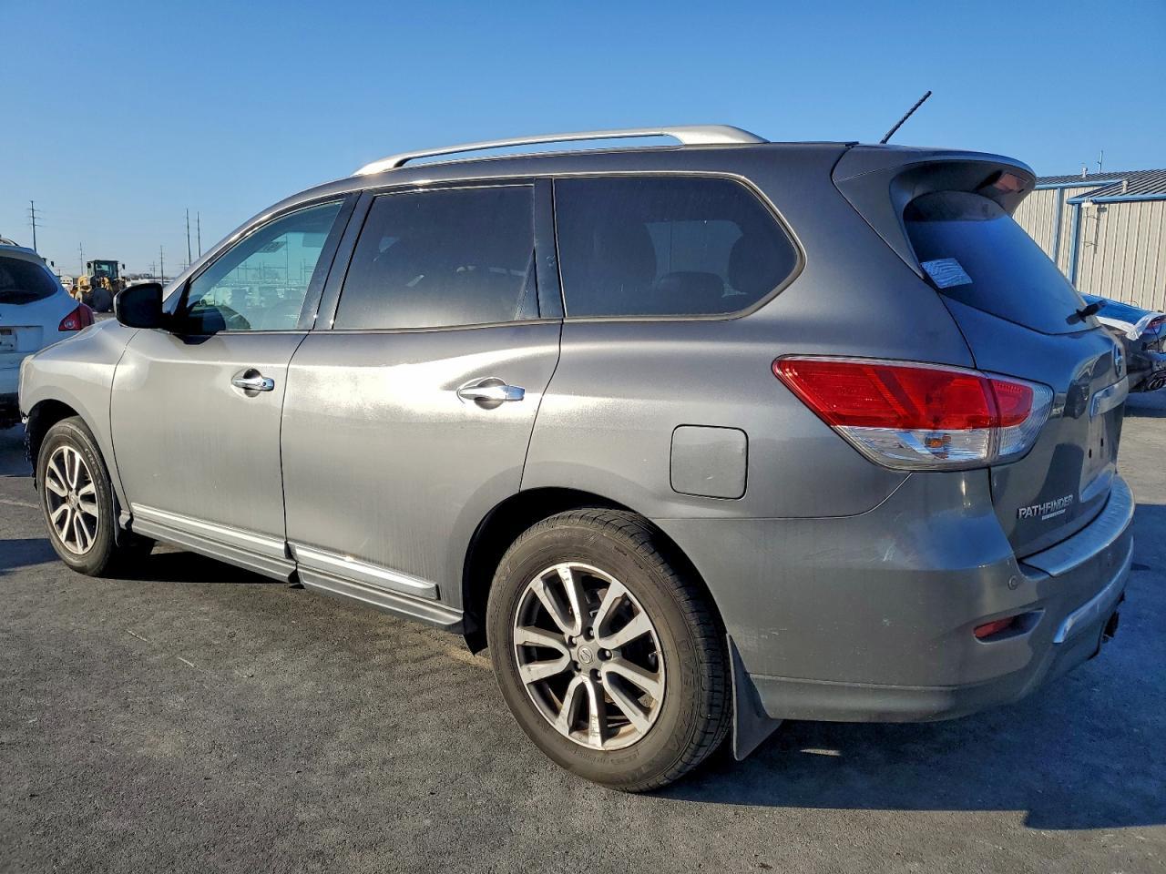2016 Nissan Pathfinder S - Фото 2