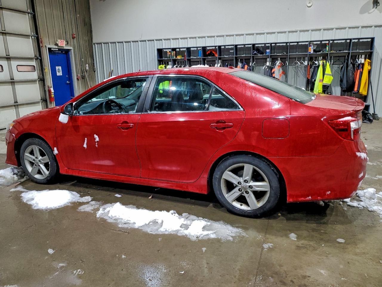 2013 Toyota Camry L - Фото 2