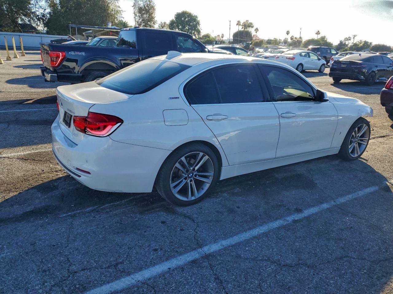 2018 BMW 330E - Image 3
