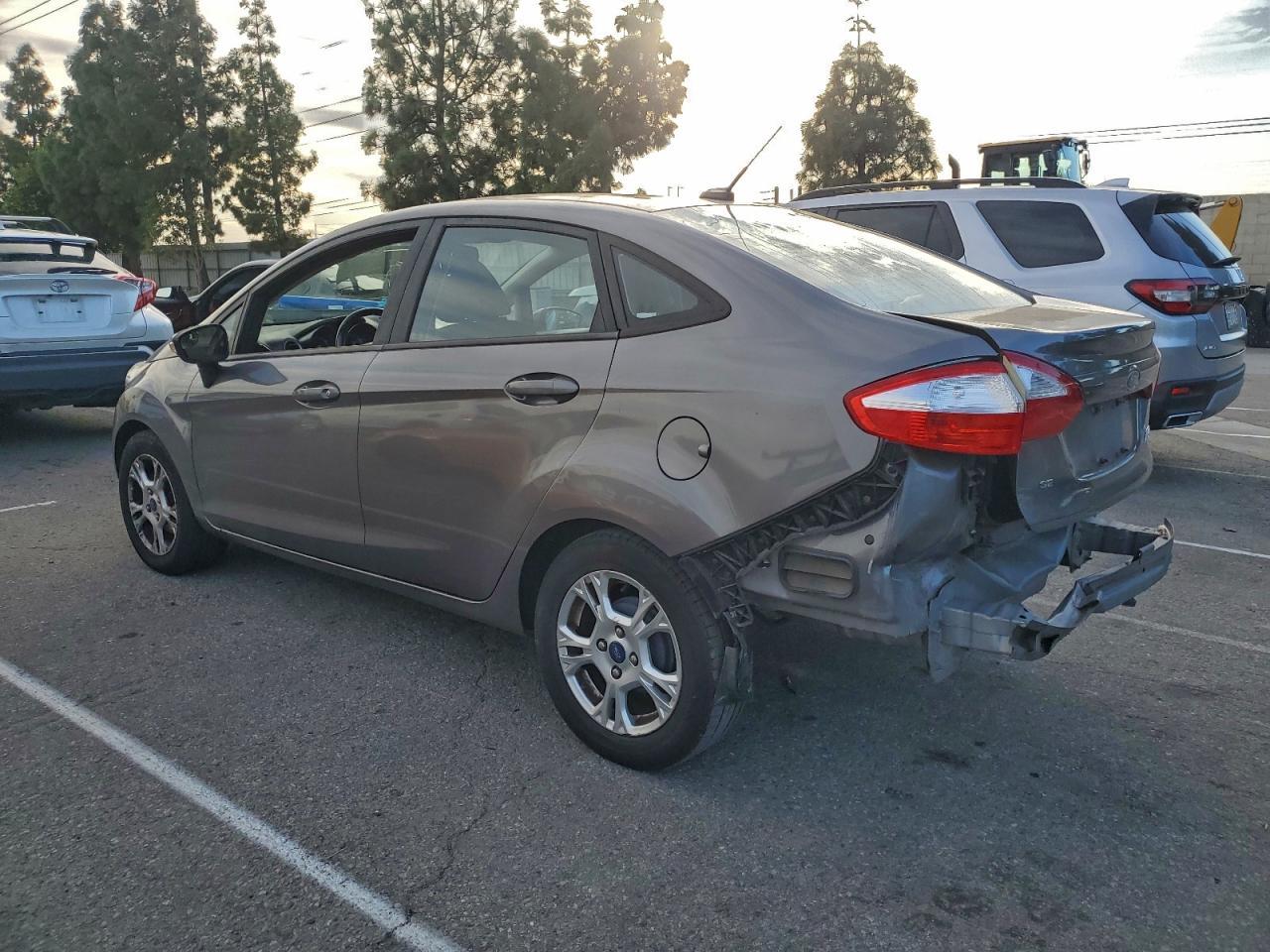 2014 Ford Fiesta Se - Фото 2