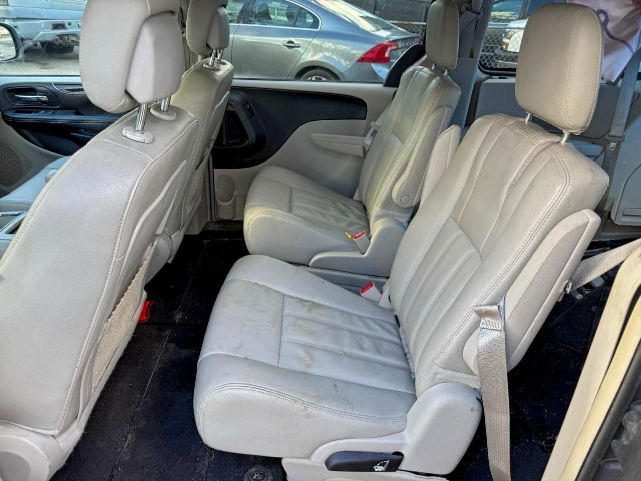 2013 Chrysler Town & Country Touring - Фото 6