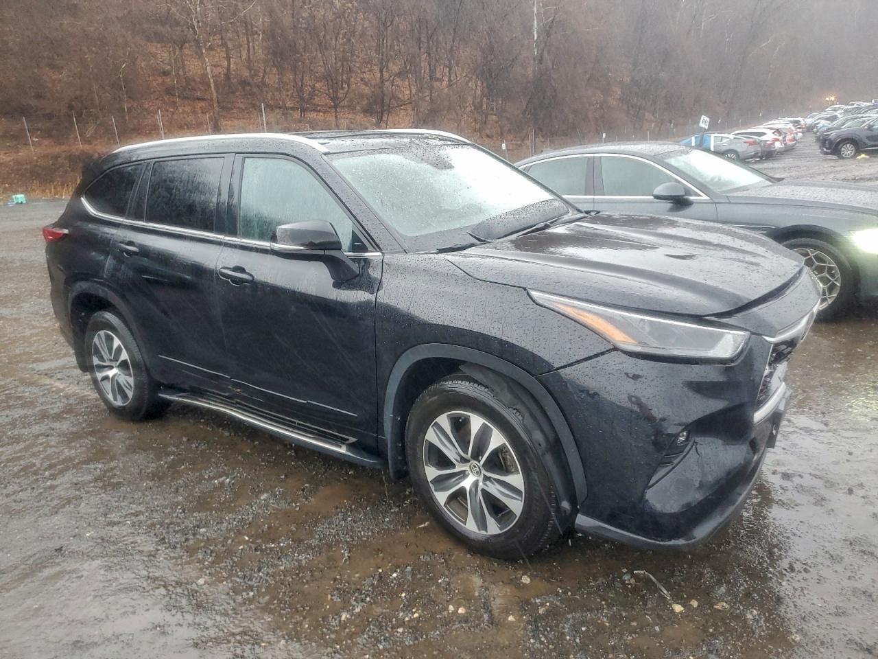 2023 Toyota Highlander L - Image 4