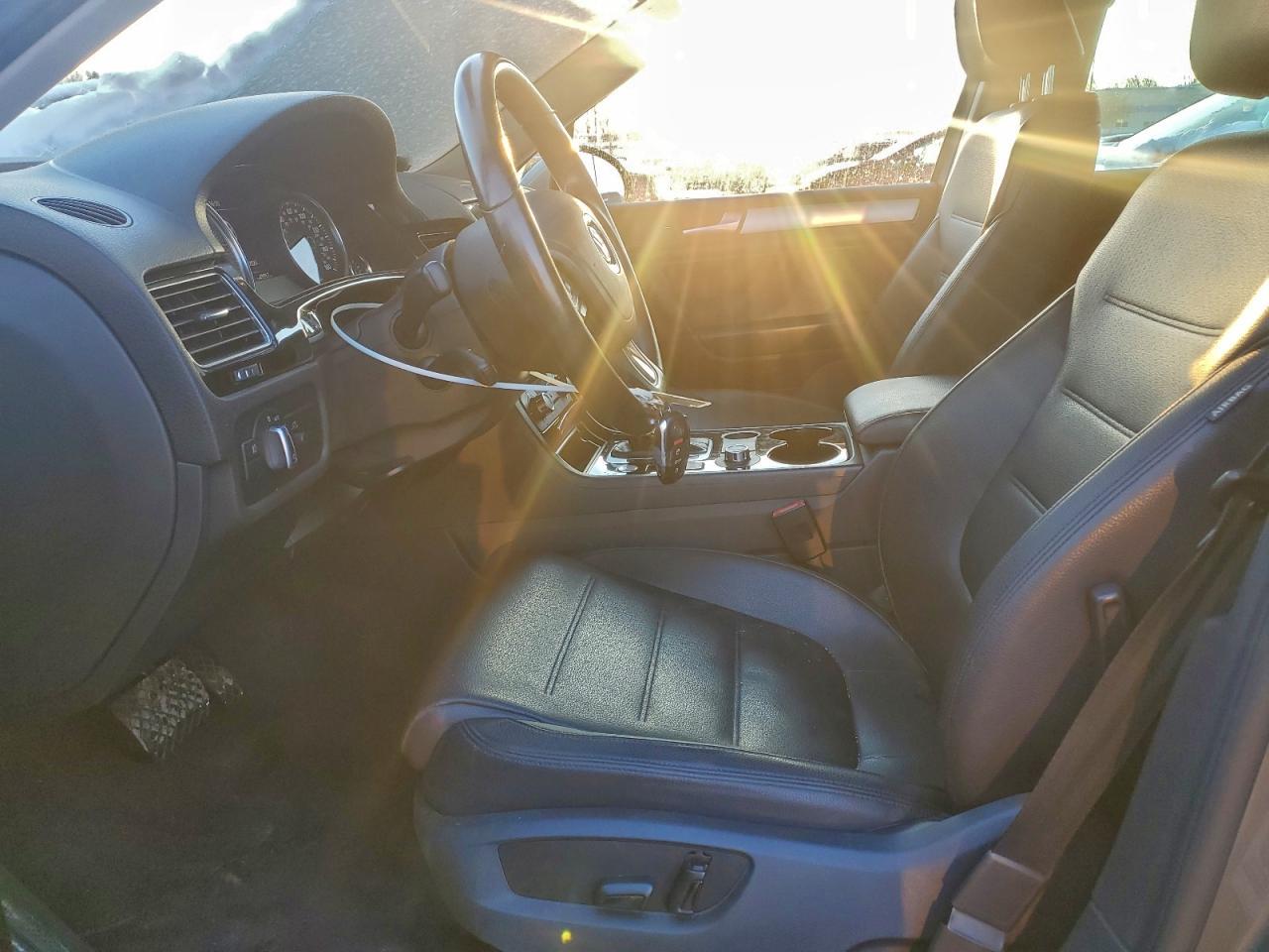 2014 Volkswagen Touareg V6 - Image 7