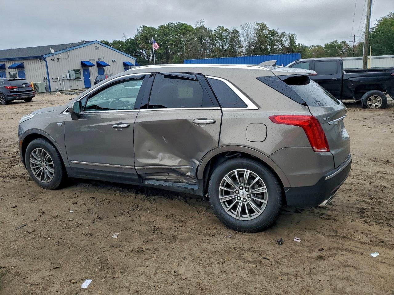 2018 Cadillac Xt5 Luxury - Image 2