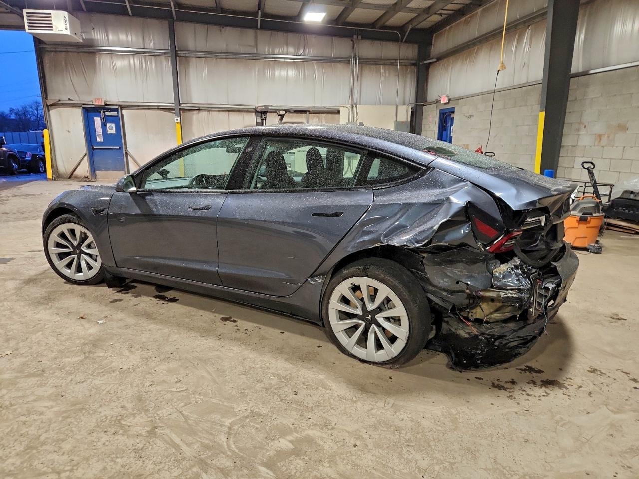 2022 Tesla Model 3 - Фото 2