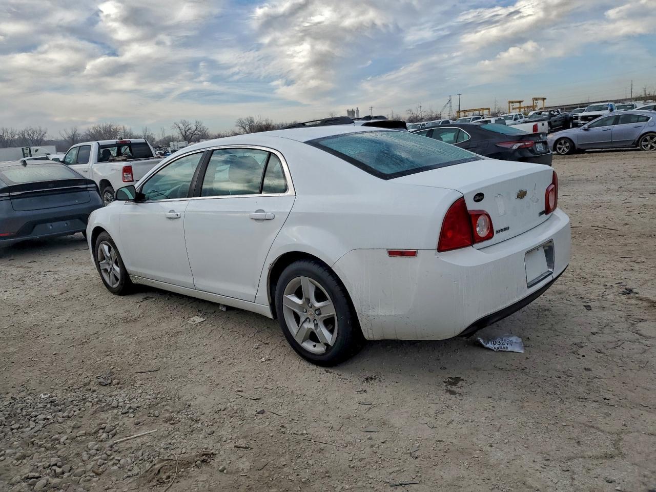 2010 Chevrolet Malibu Ls - Фото 2