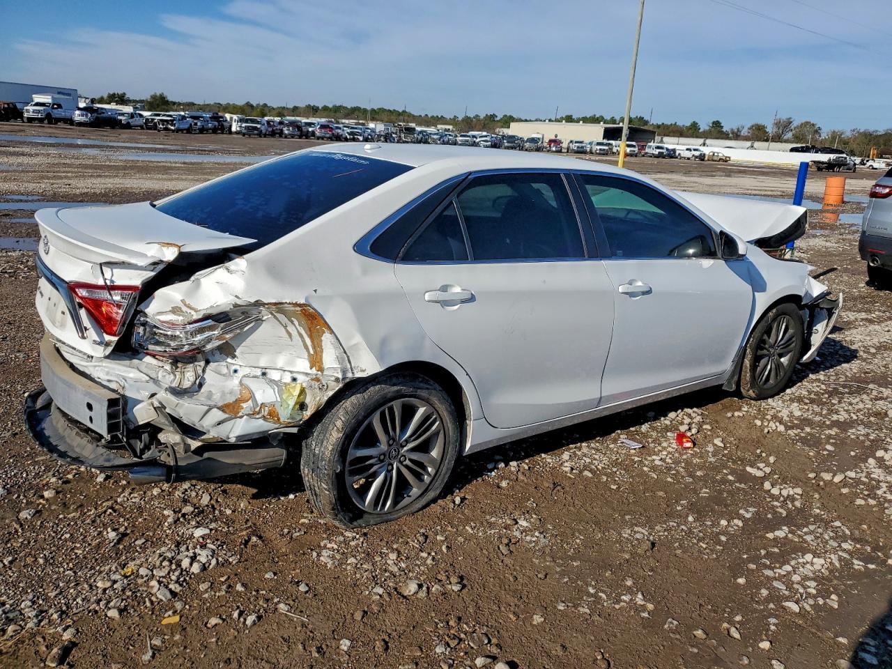2015 Toyota Camry Le - Image 3