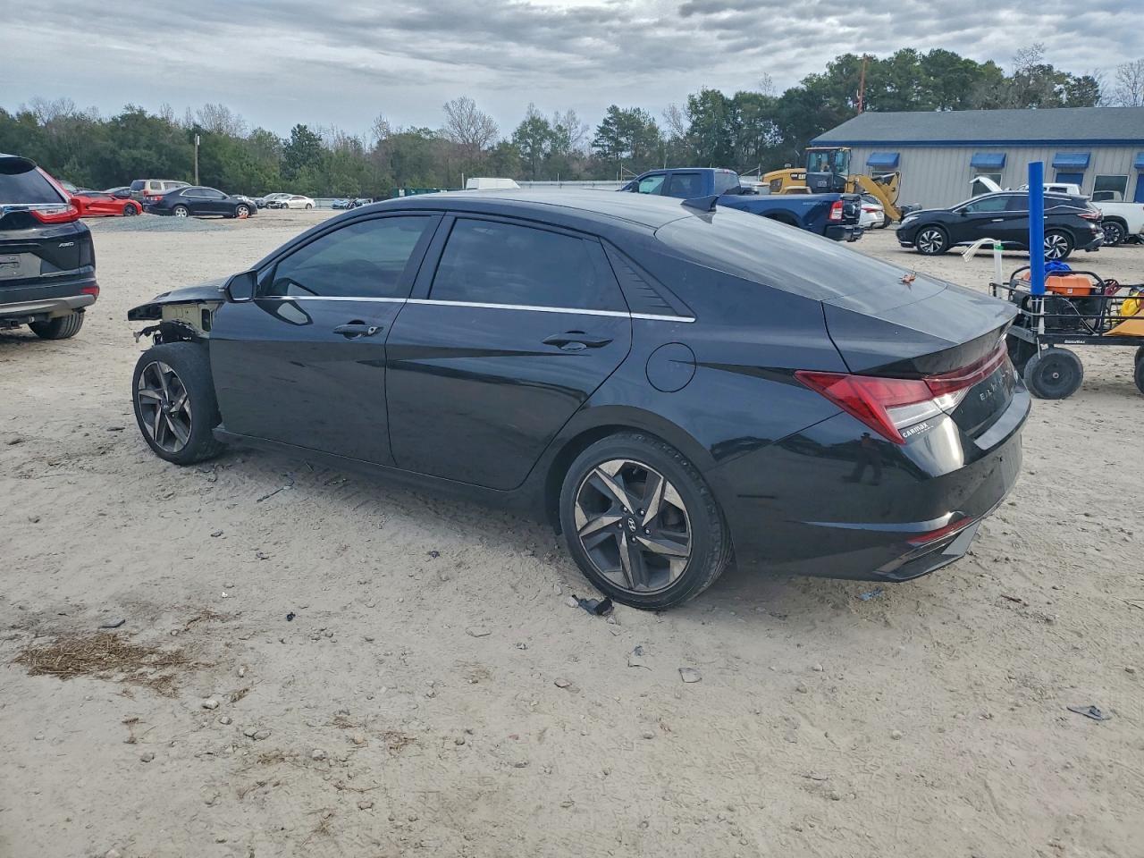 2021 Hyundai Elantra Limited - Фото 2