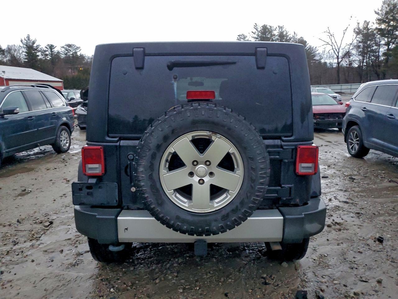 2011 Jeep Wrangler Unlimited Sahara - Image 6