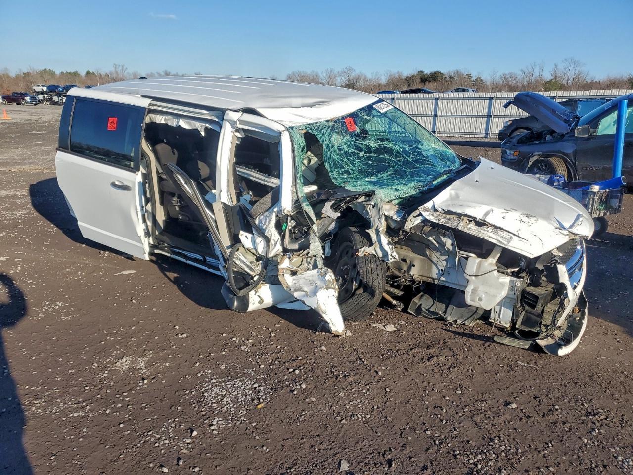 2020 Dodge Caravan - Фото 4