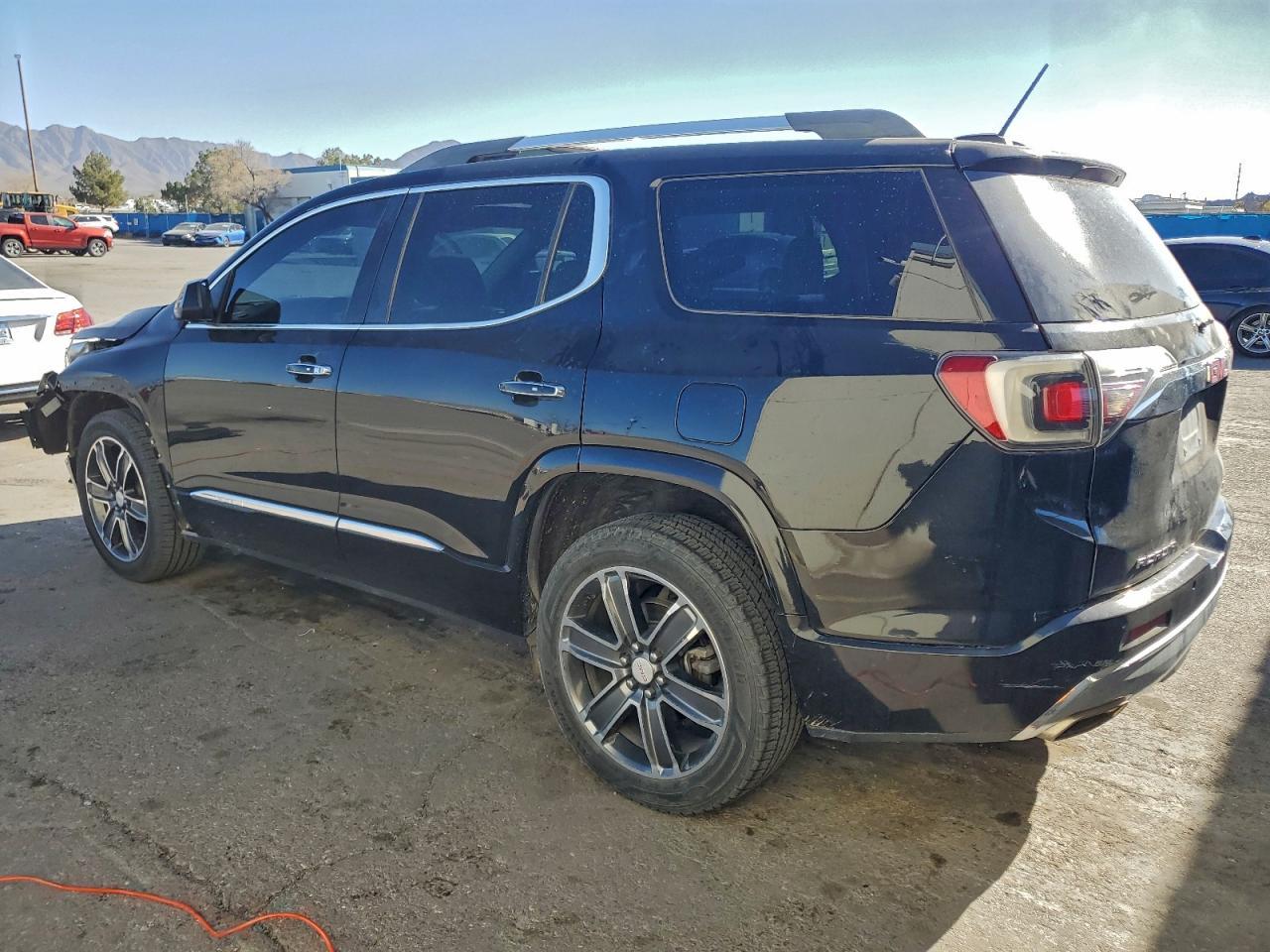 2017 GMC Acadia Denali - Фото 2