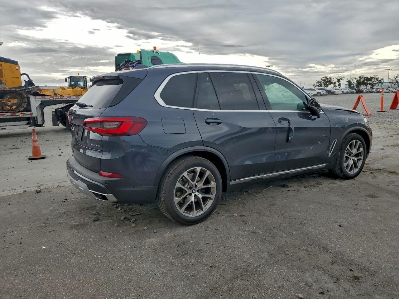 2021 BMW X5 Sdrive 40I - Image 3