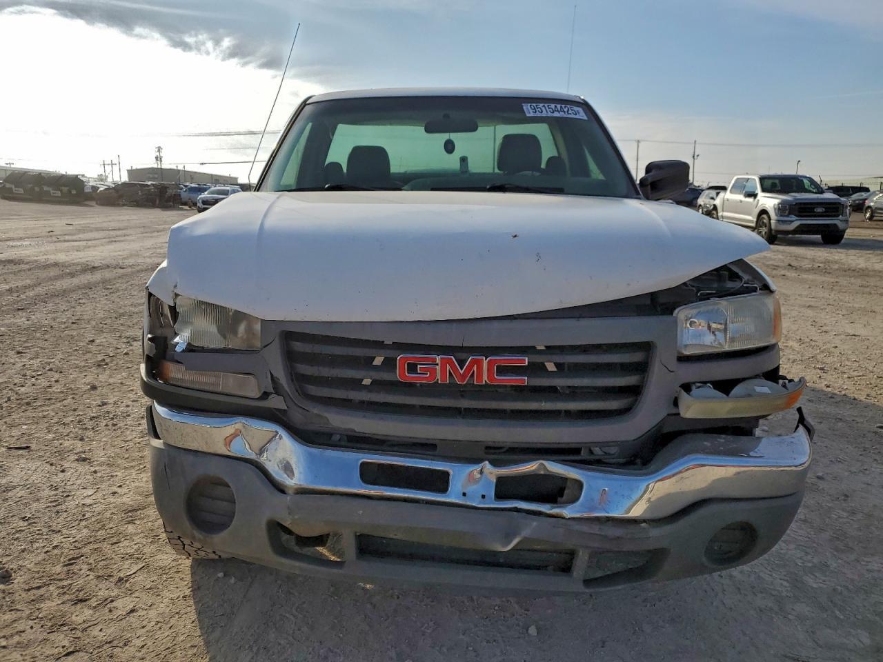 2005 GMC Sierra C2500 Heavy Duty - Image 5
