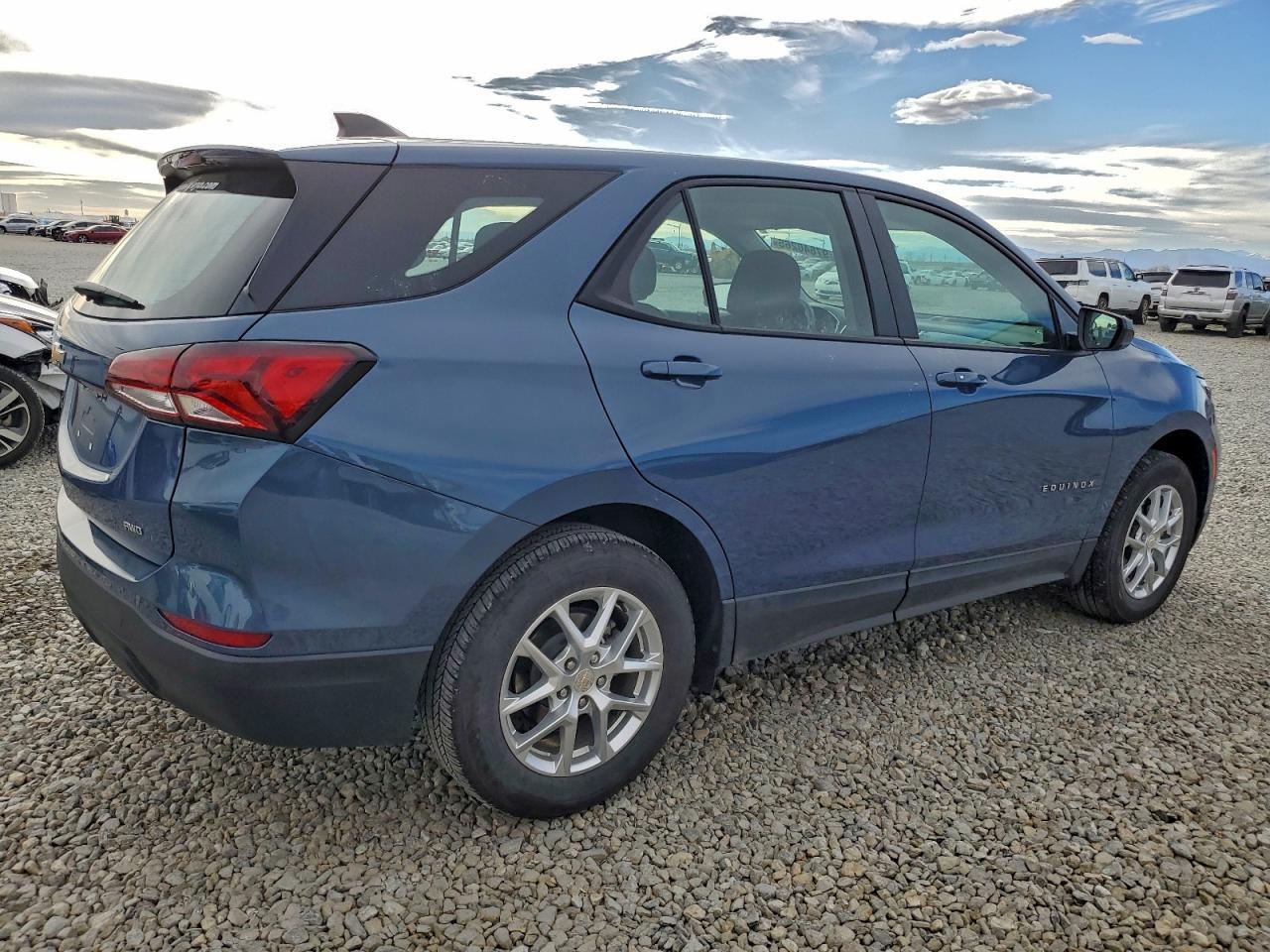 2024 Chevrolet Equinox - Image 3