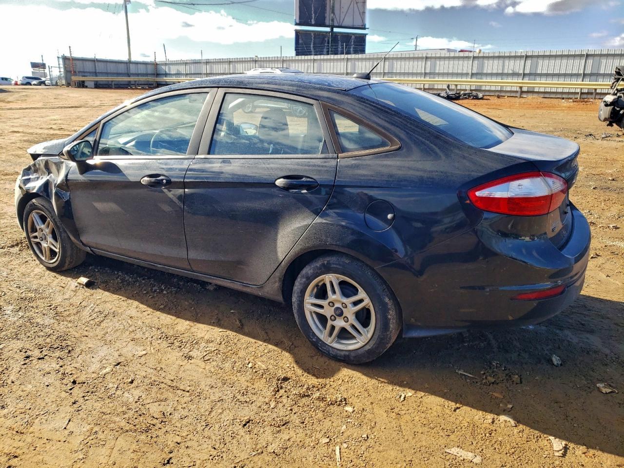 2017 Ford Fiesta Se - Фото 2