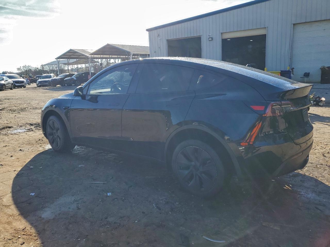 2024 Tesla Model Y - Фото 2
