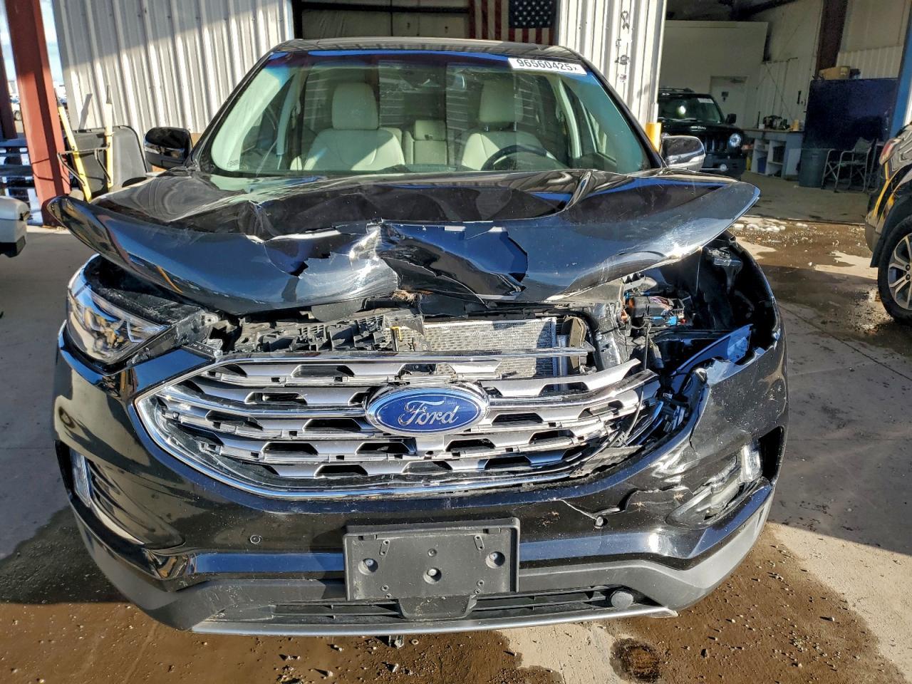 2020 Ford Edge Titanium - Фото 5