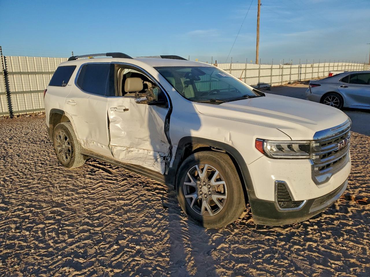 2020 GMC Acadia Slt - Image 4