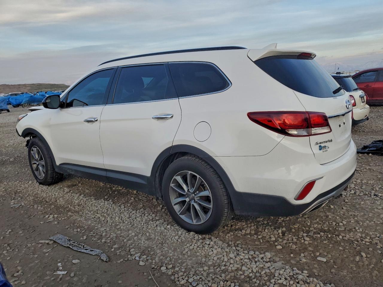 2017 Hyundai Santa Fe Se - Image 2