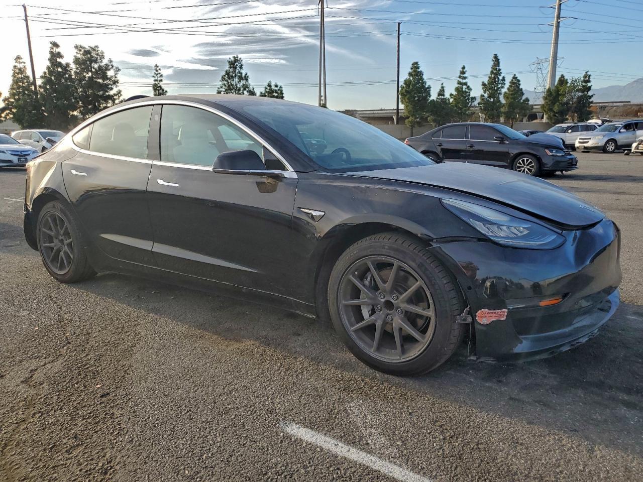 2019 Tesla Model 3 - Фото 4