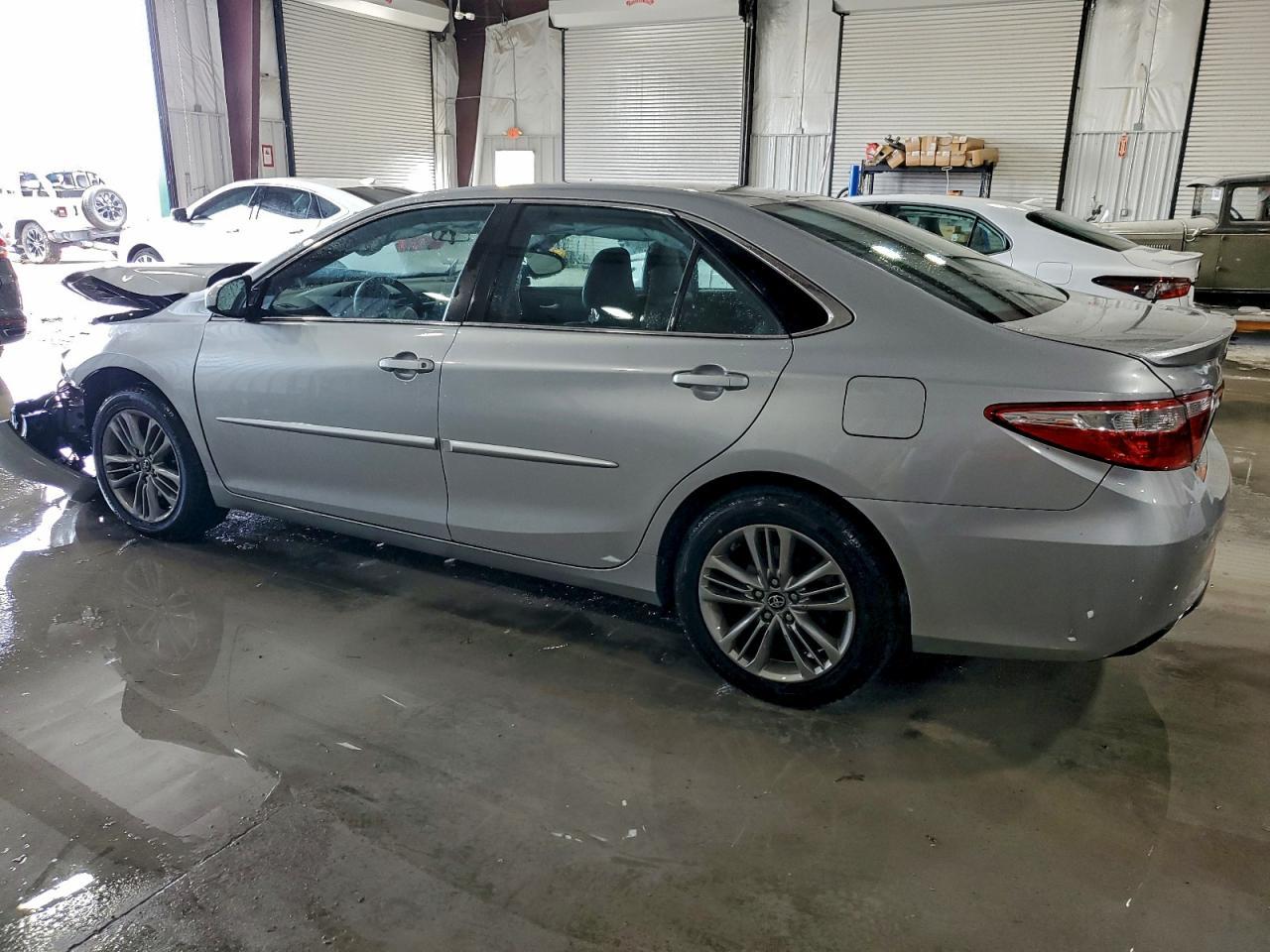 2017 Toyota Camry - Фото 2