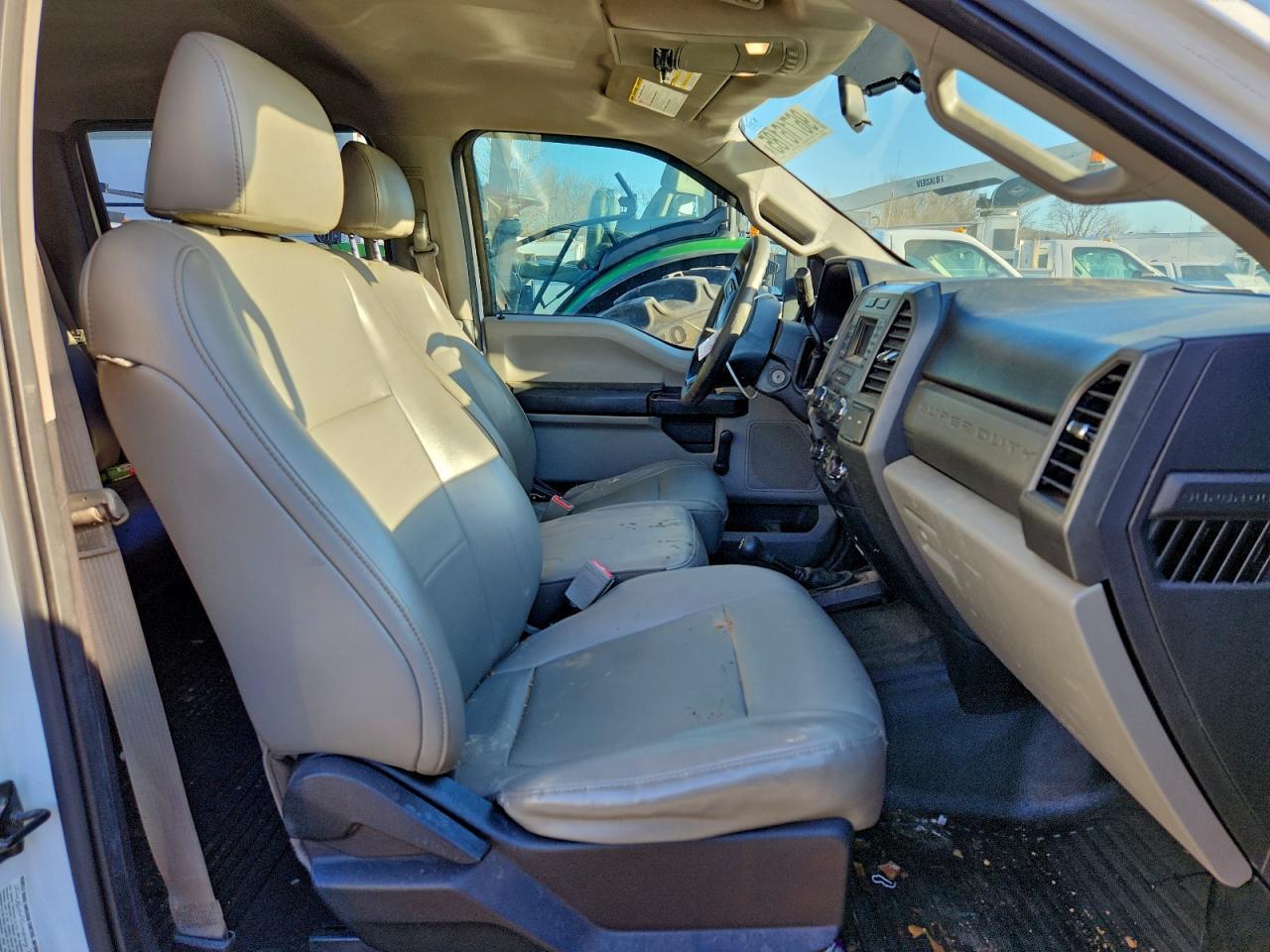 2018 Ford F350 Truck Cab And Chassis - Image 5