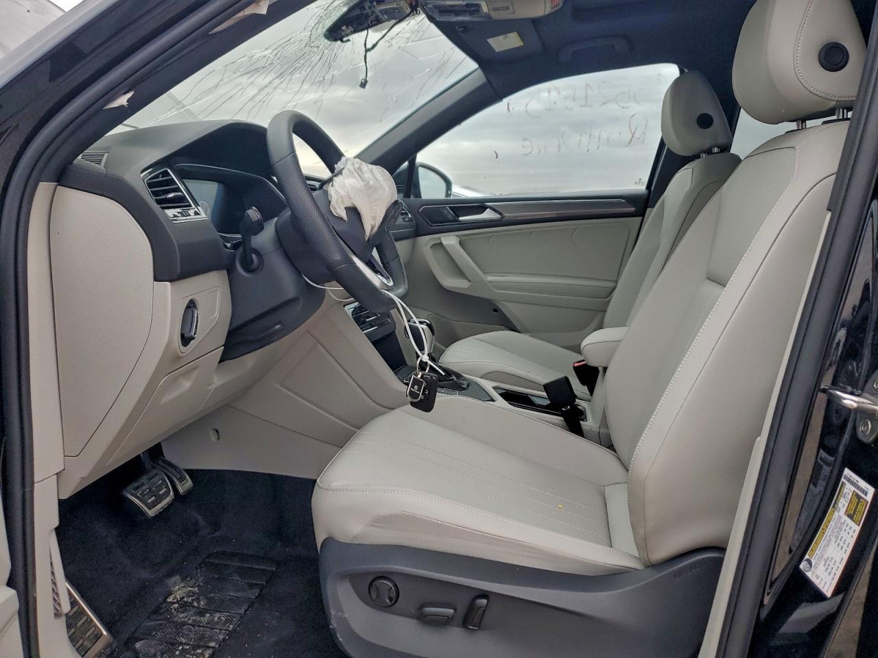 2024 Volkswagen Tiguan Se R-Line Black - Image 7