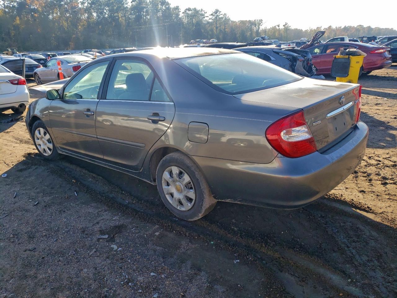 2004 Toyota Camry Le - Фото 2