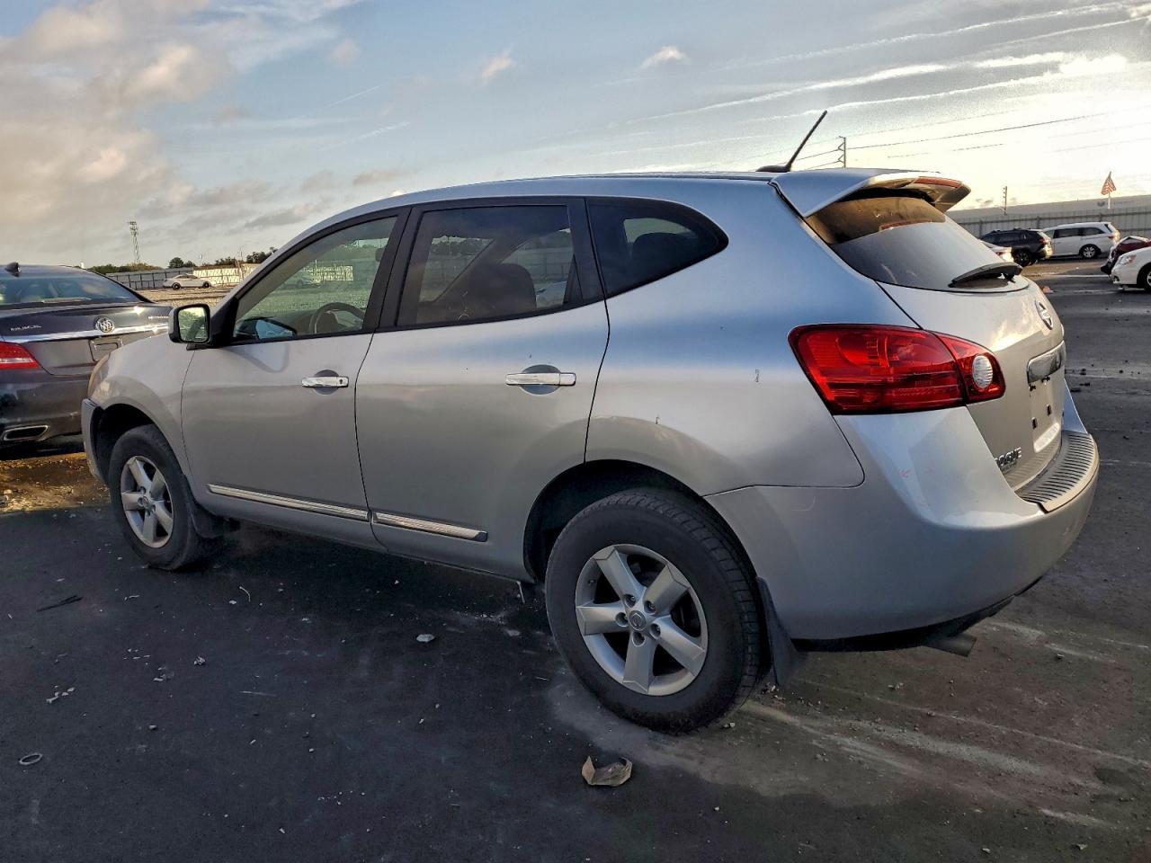 2013 Nissan Rogue S - Фото 2