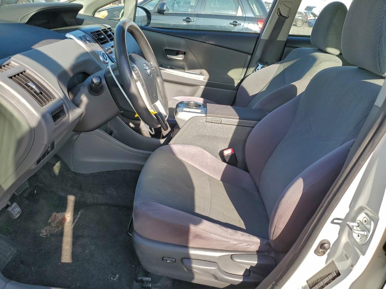 2014 Toyota Prius V - Фото 7