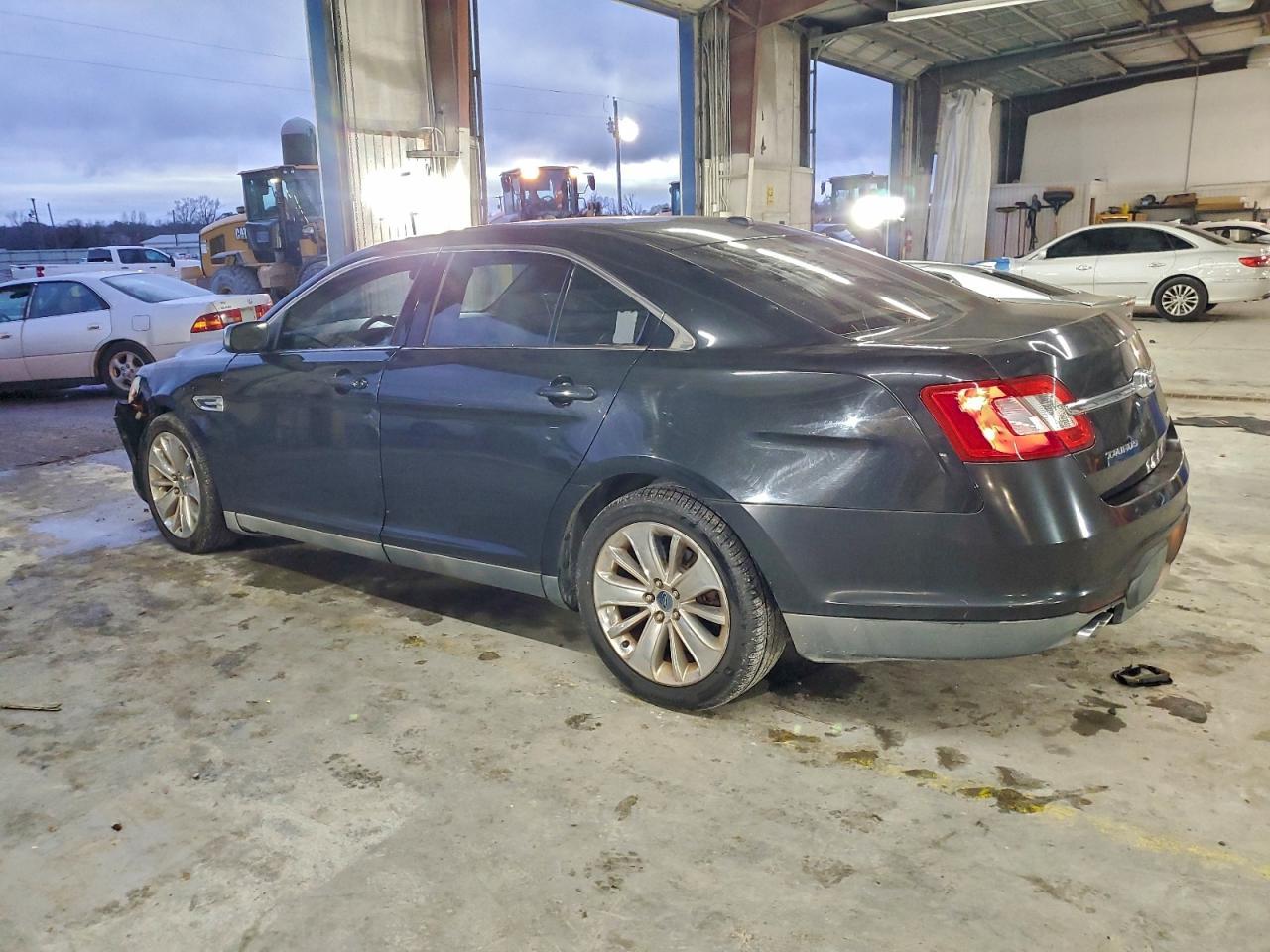 2010 Ford Taurus Limited - Фото 2