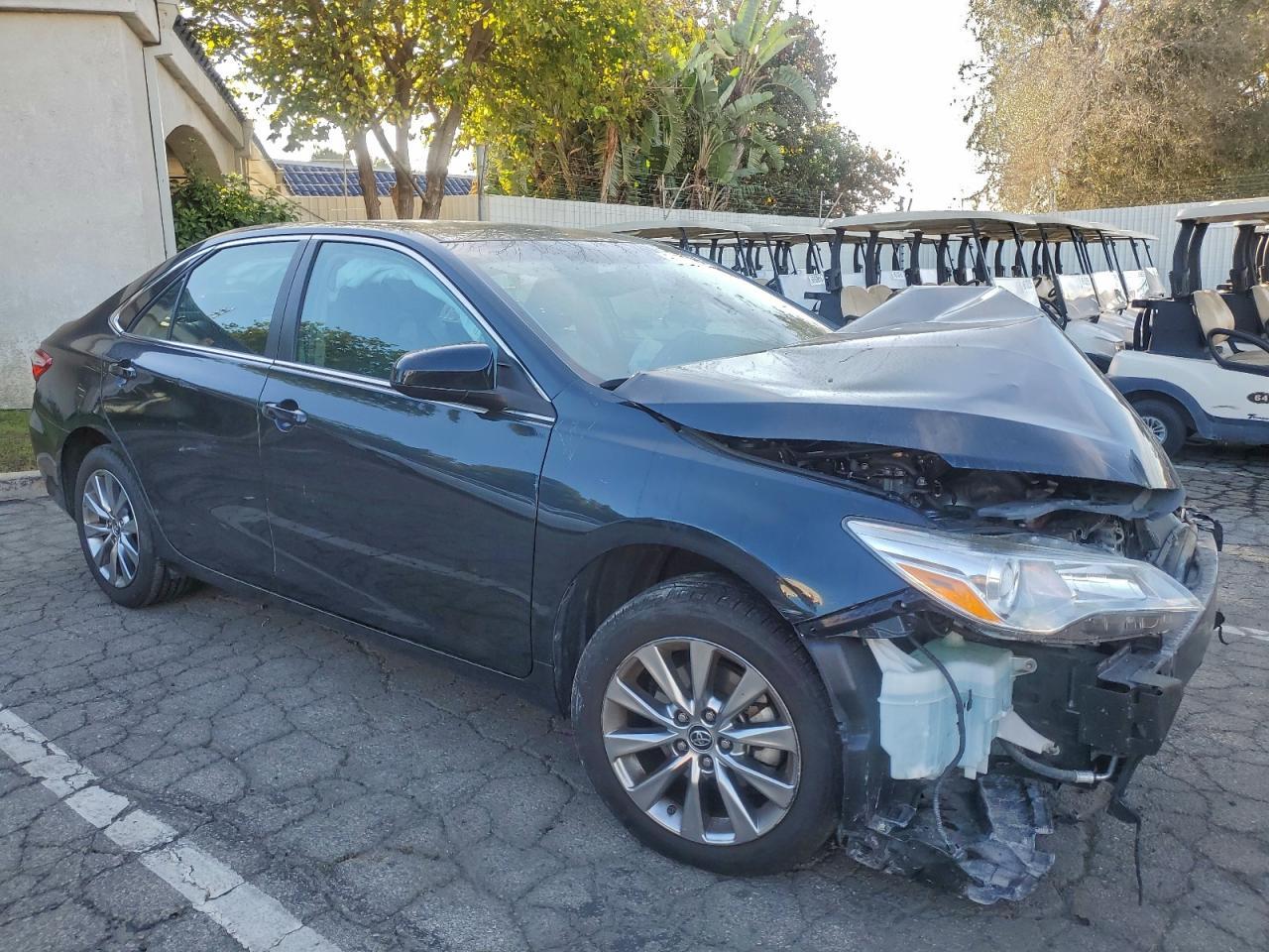 2015 Toyota Camry Le - Фото 4