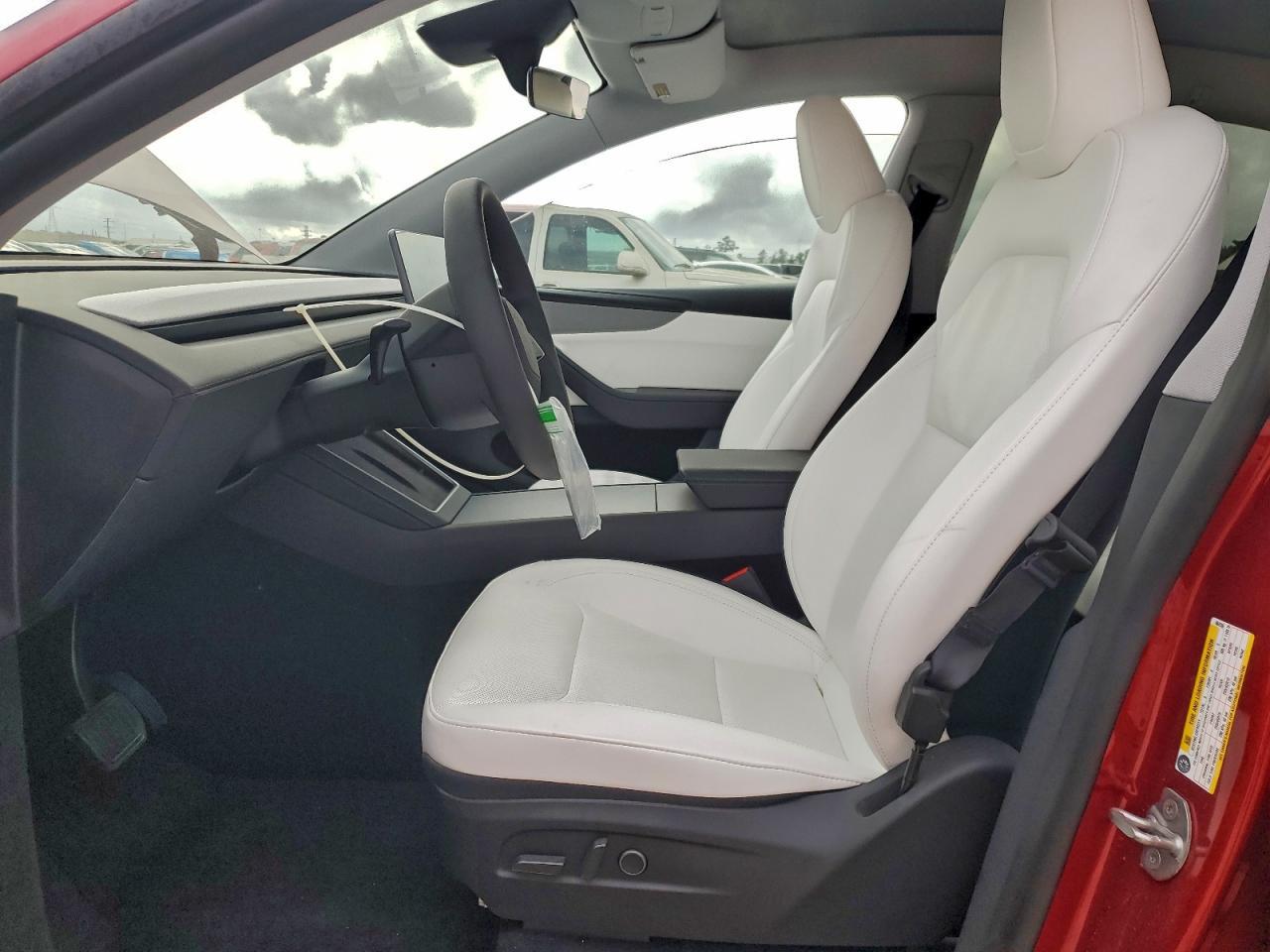 2026 Tesla Model Y - Фото 7