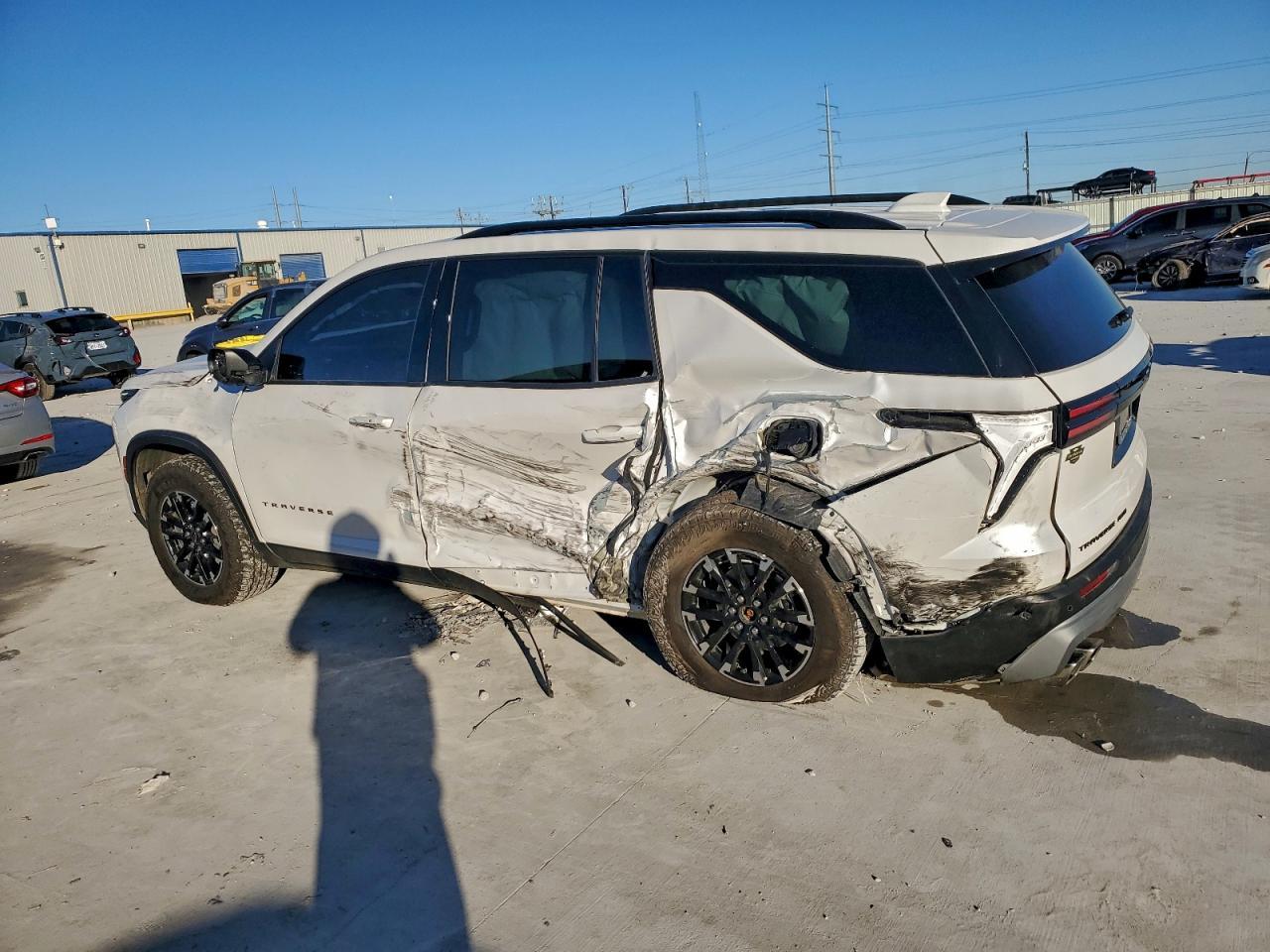 2024 Chevrolet Traverse Lt Z71 - Image 2