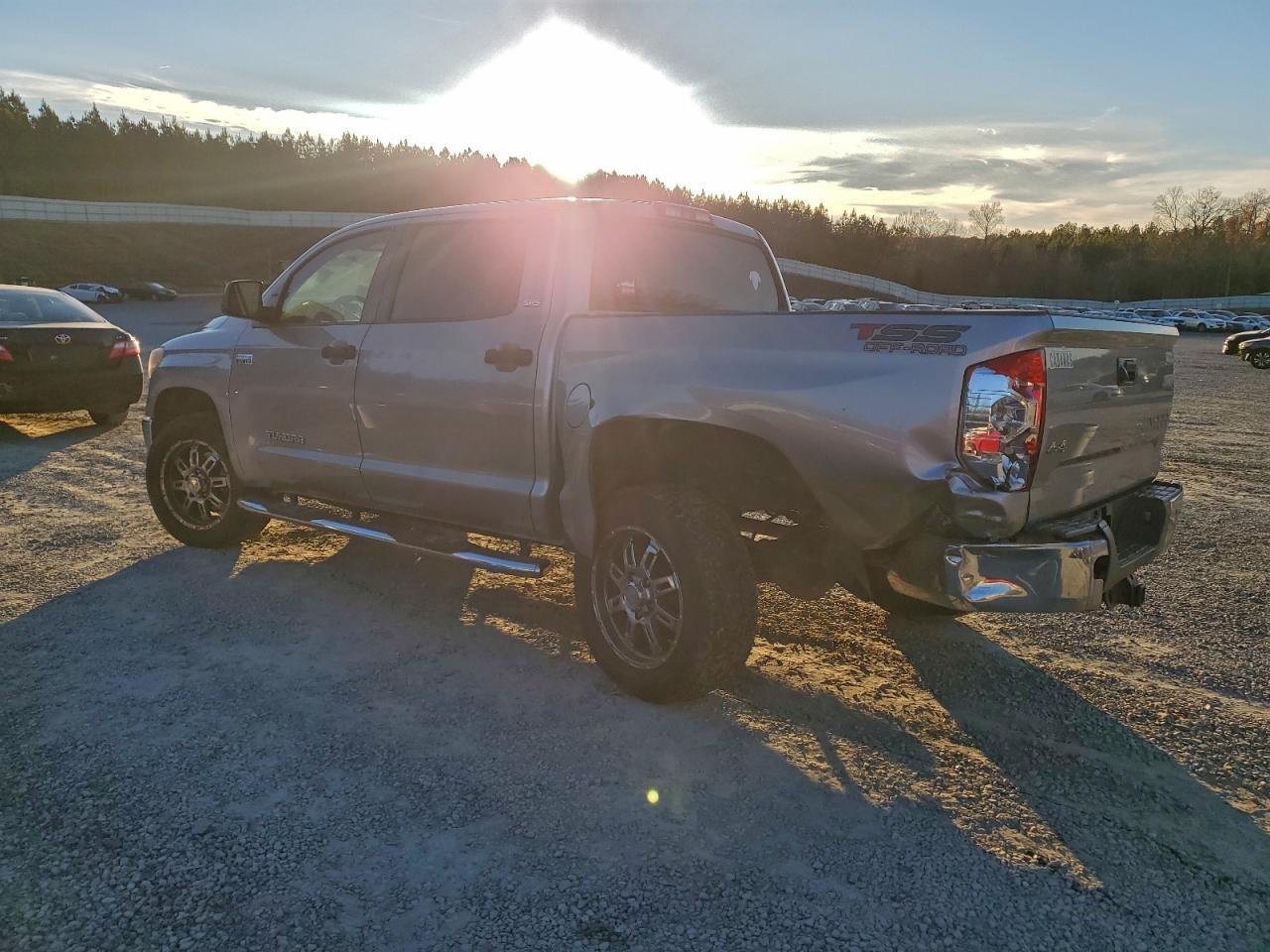 2016 Toyota Tundra Crewmax Sr5 - Фото 2