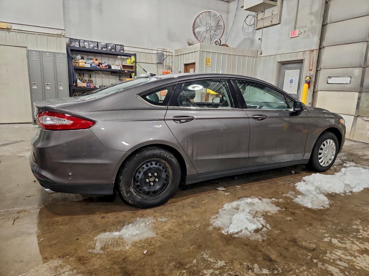 2013 Ford Fusion S - Фото 3