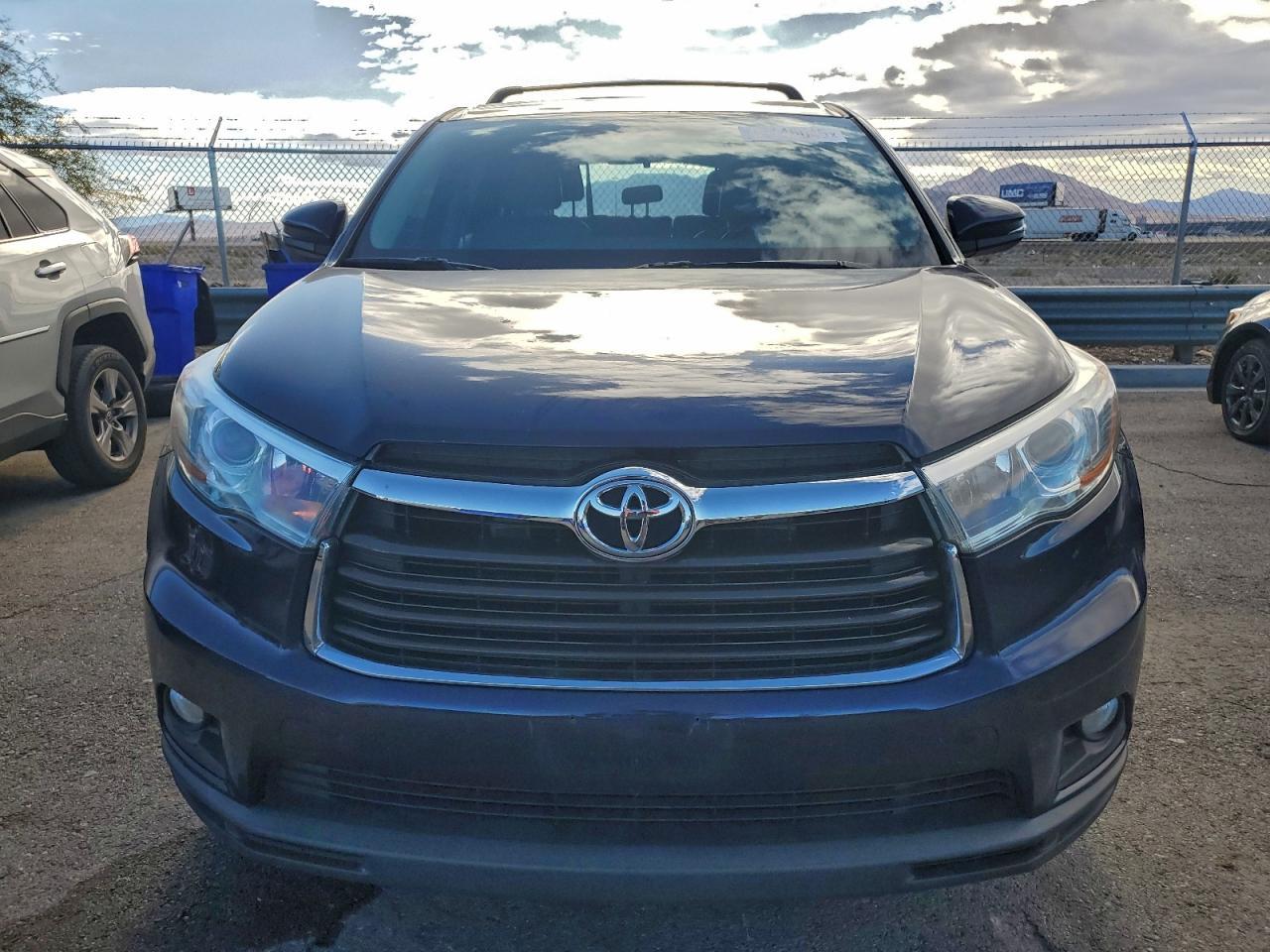2016 Toyota Highlander Le Plus - Фото 5
