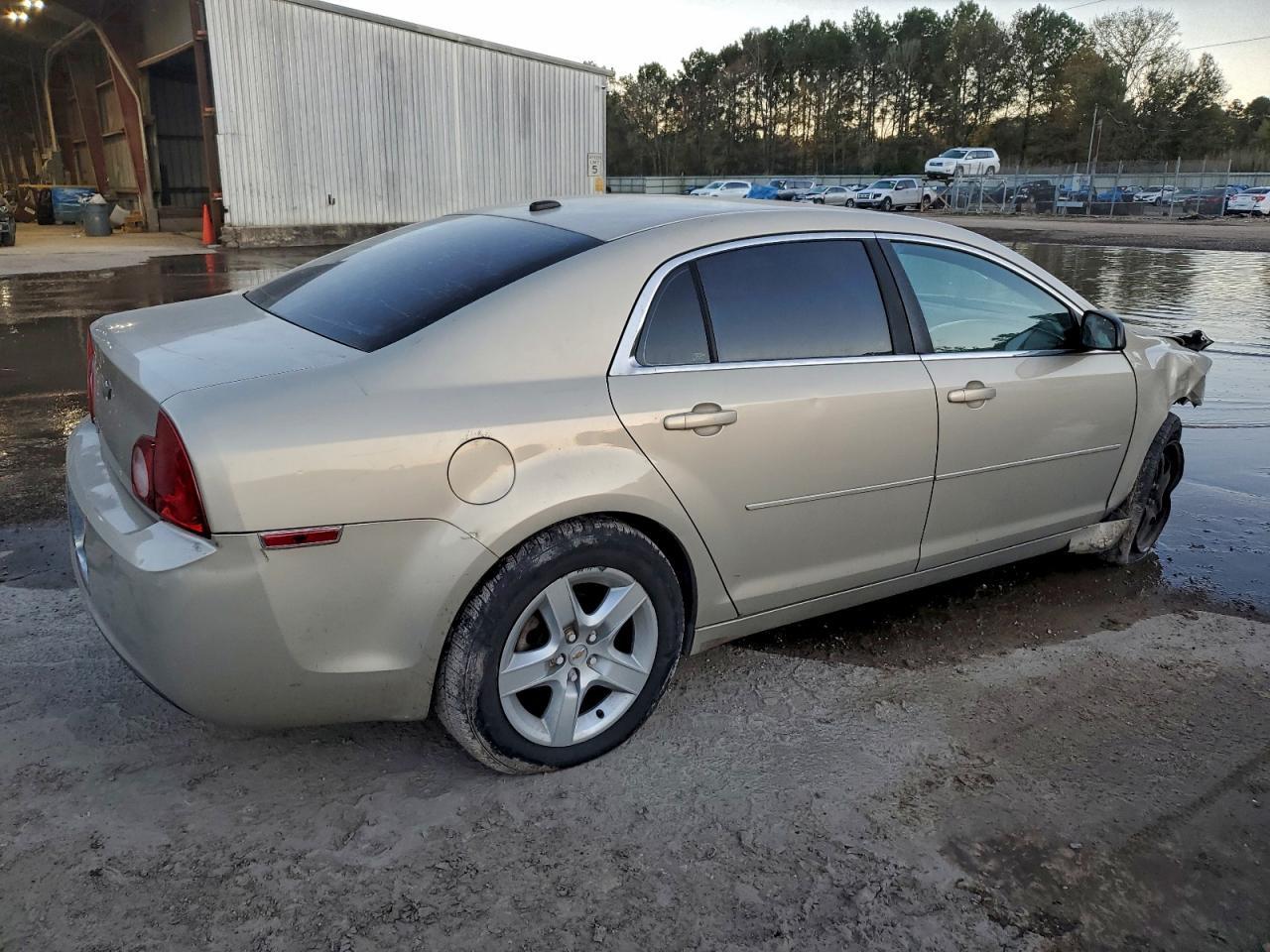 2010 Chevrolet Malibu Ls - Image 3