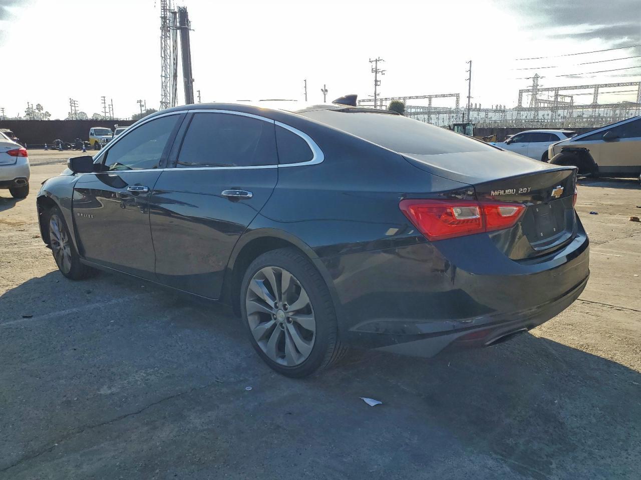 2016 Chevrolet Malibu Premier - Фото 2