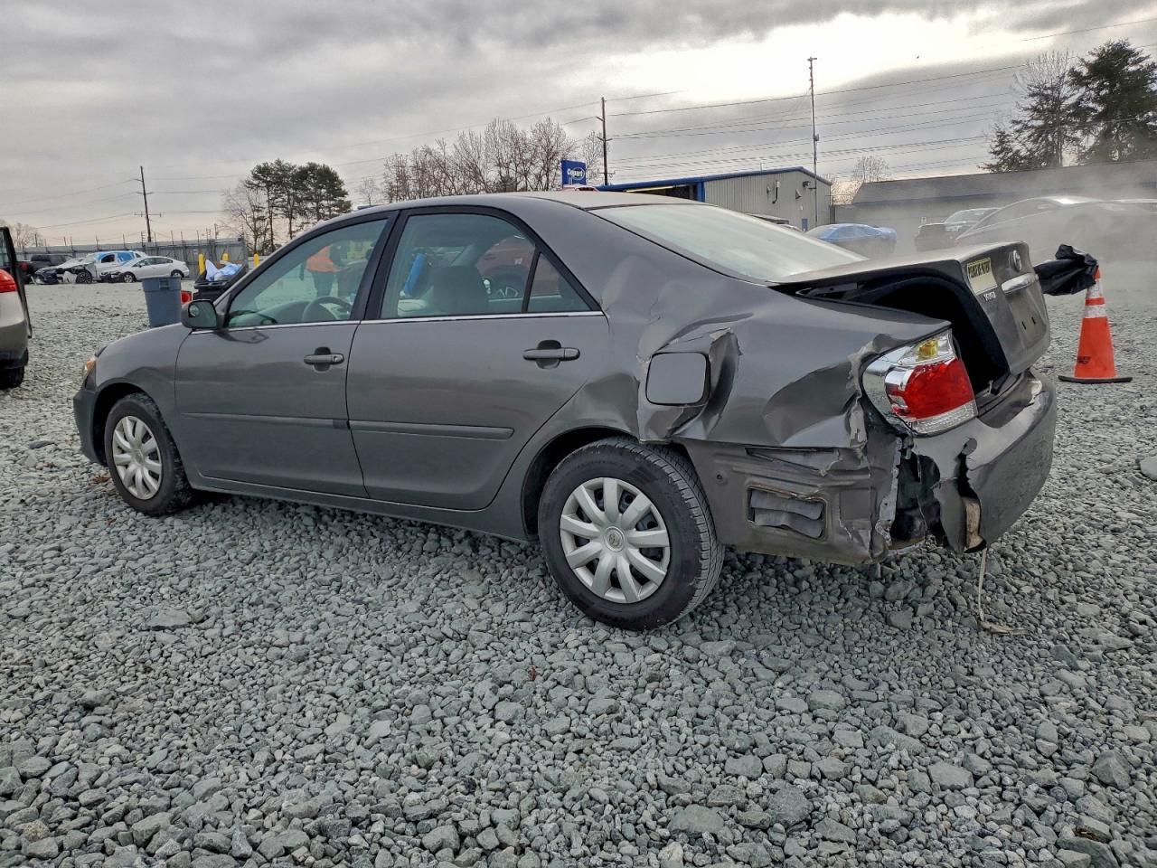 2006 Toyota Camry Le - Image 2