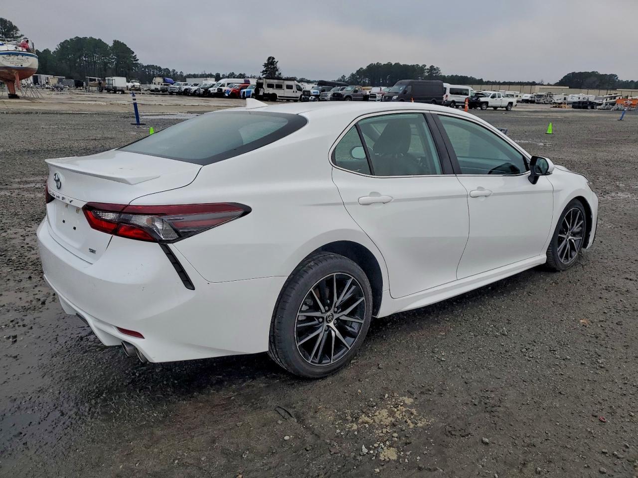 2022 Toyota Camry Se - Фото 3