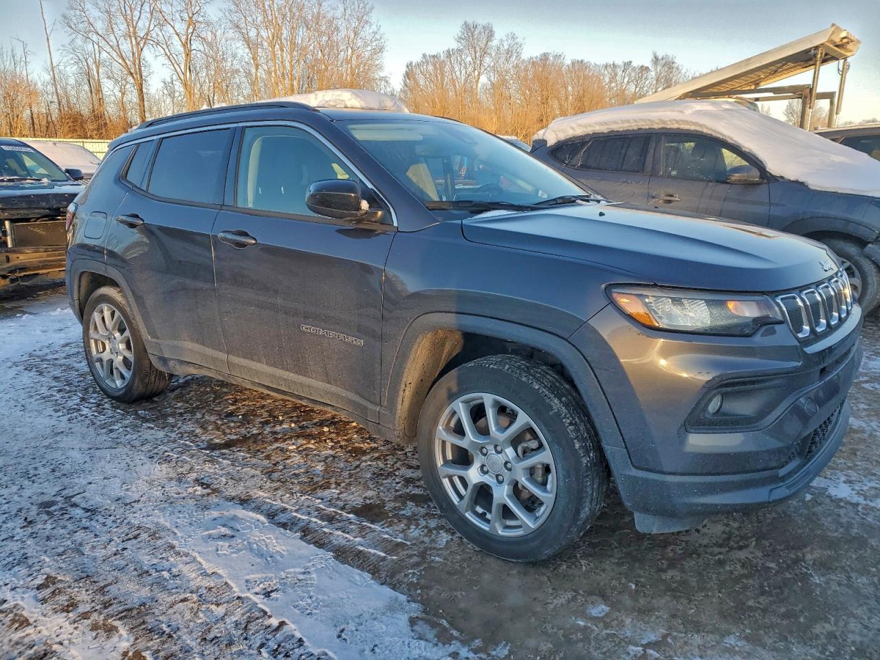 2022 Jeep Compass Latitude Lux - Image 4