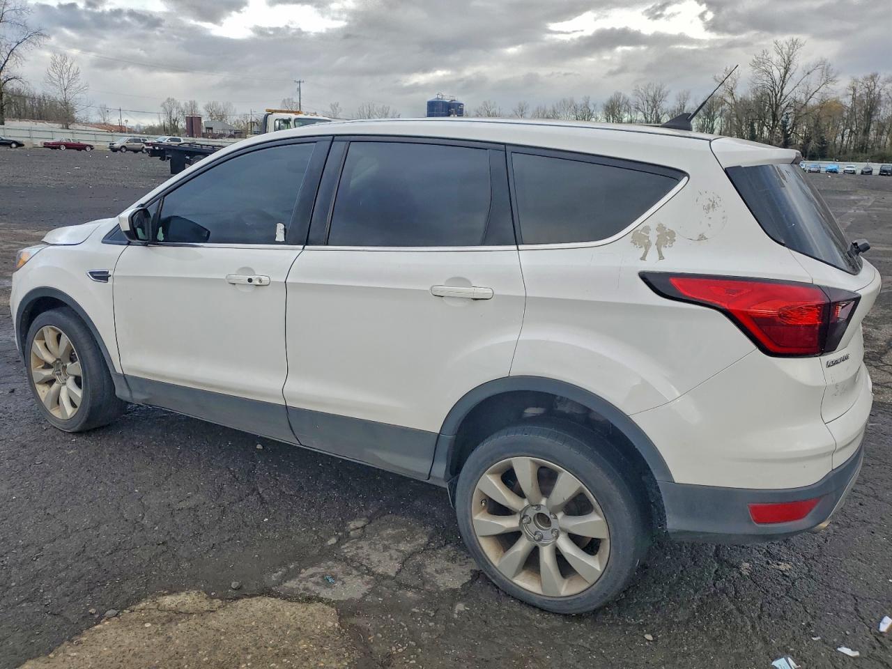 2019 Ford Escape Se - Фото 2