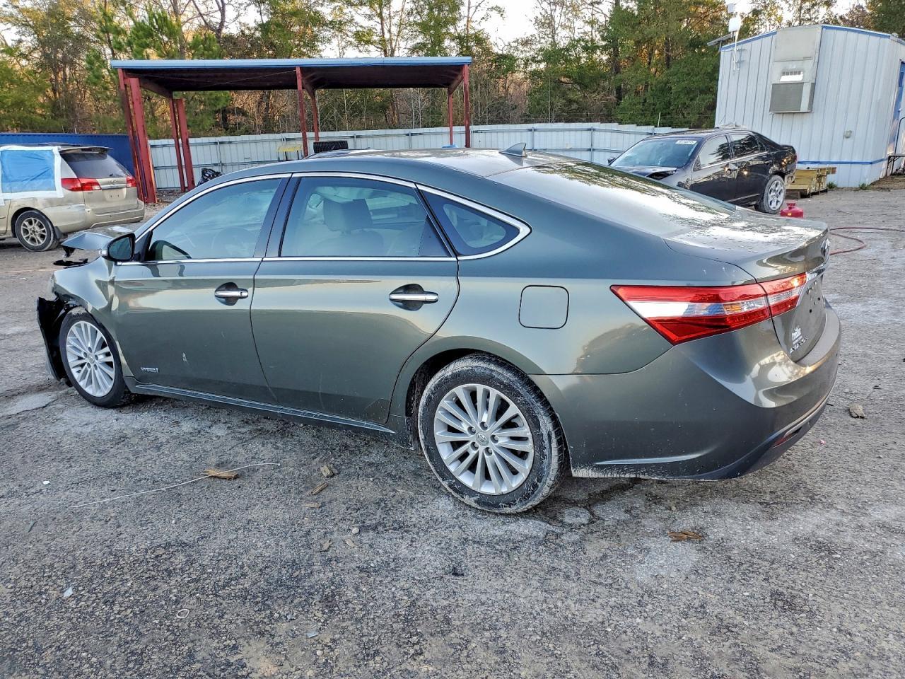 2013 Toyota Avalon Hybrid Limited - Image 2