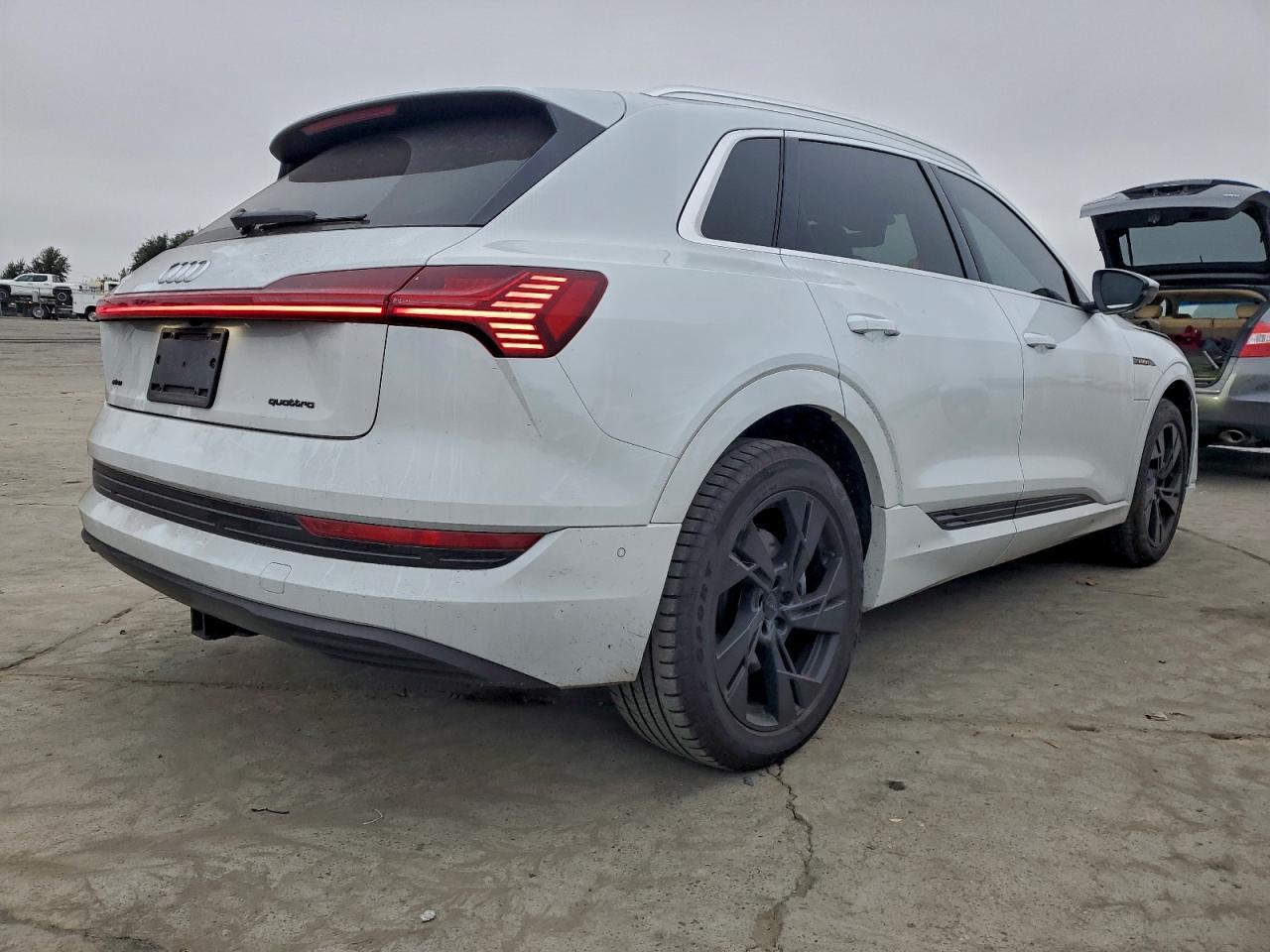 2021 Audi E-Tron Premium Plus - Image 3