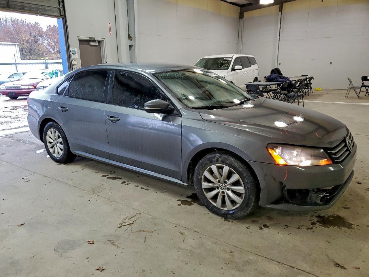 2013 Volkswagen Passat S - Image 4
