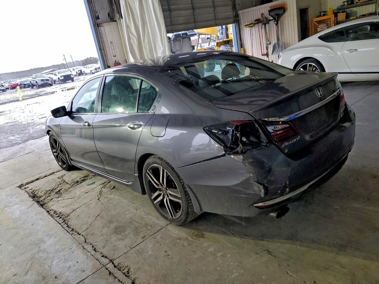 2016 Honda Accord Sport - Фото 2