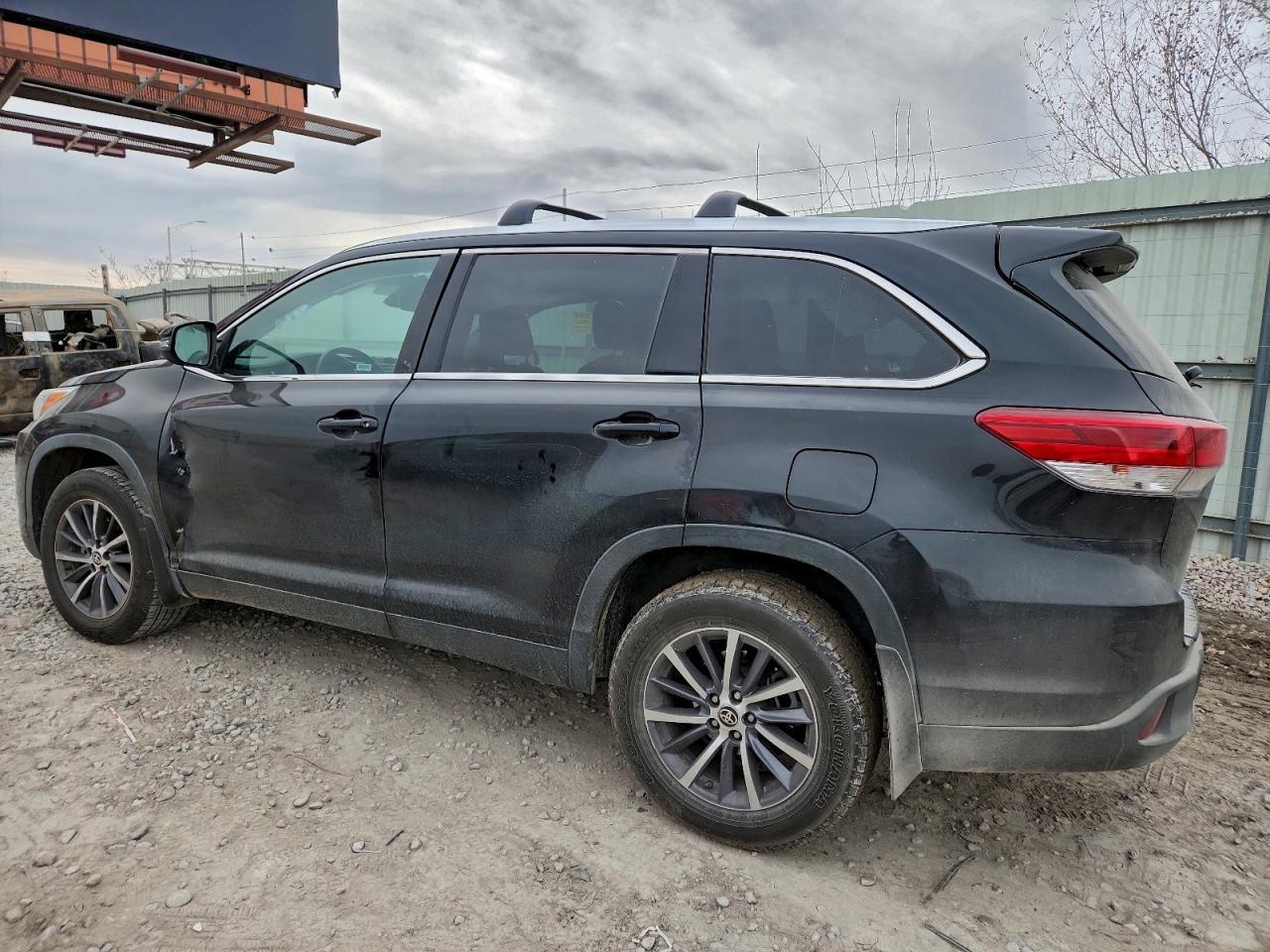 2019 Toyota Highlander Se - Фото 2